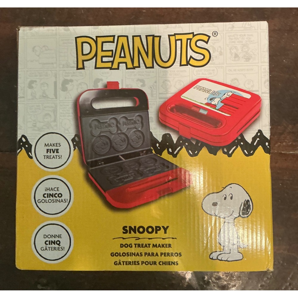 Peanuts Snoopy Dog Treat Maker Uncanny Brands DTM-PEA-SN1 Red 750W 5-Treat Tray‎